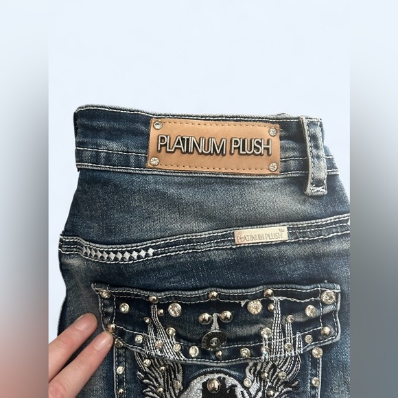 PLATINUM PLUSH LADIES SKULL & WINGS RHINESTONE DENIM BOOT CUT JEANS - WOMENS 11 - Picture 4 of 7